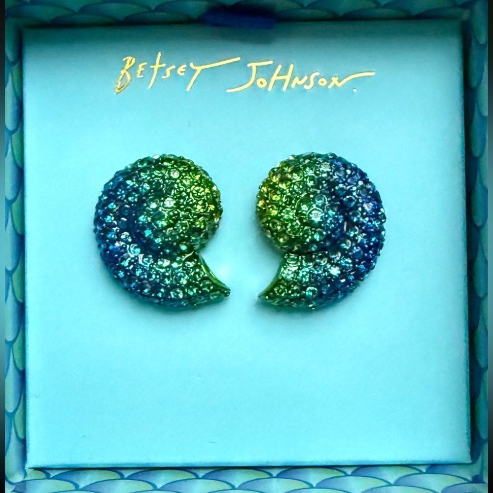 BETSEY JOHNSON 2025 Mermaid Jewels Glittery Spiral Shell-Shaped Earrings NEW NWT